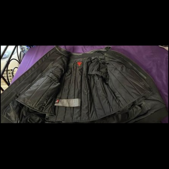 Dainese perforated black Leather motorcycle Jacket  Men size XL euro 56. - Picture 3 of 5